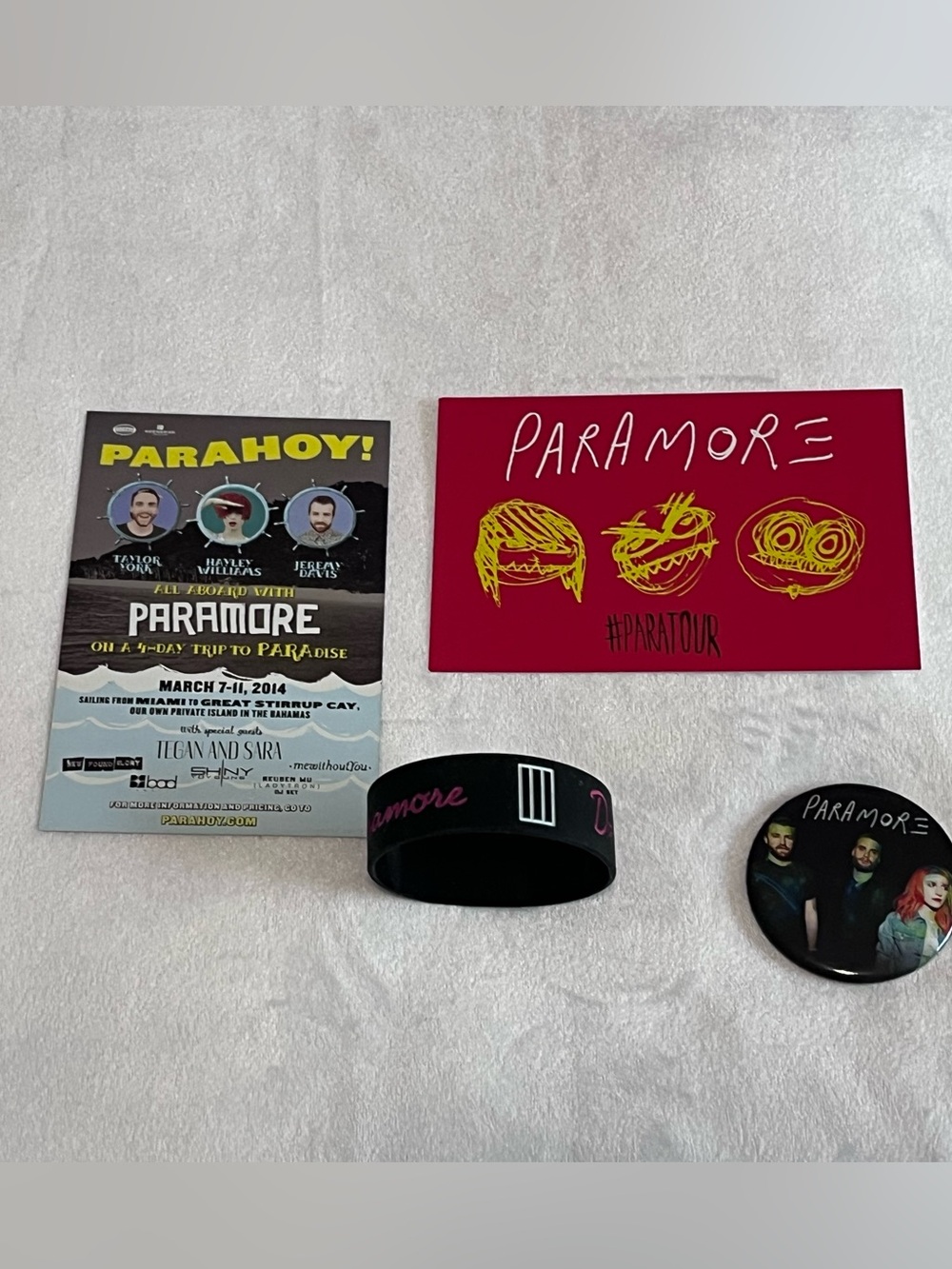 Paramore Don’t Go Crying Wrist Band 4 Pc Bundle With Postcards And Pin